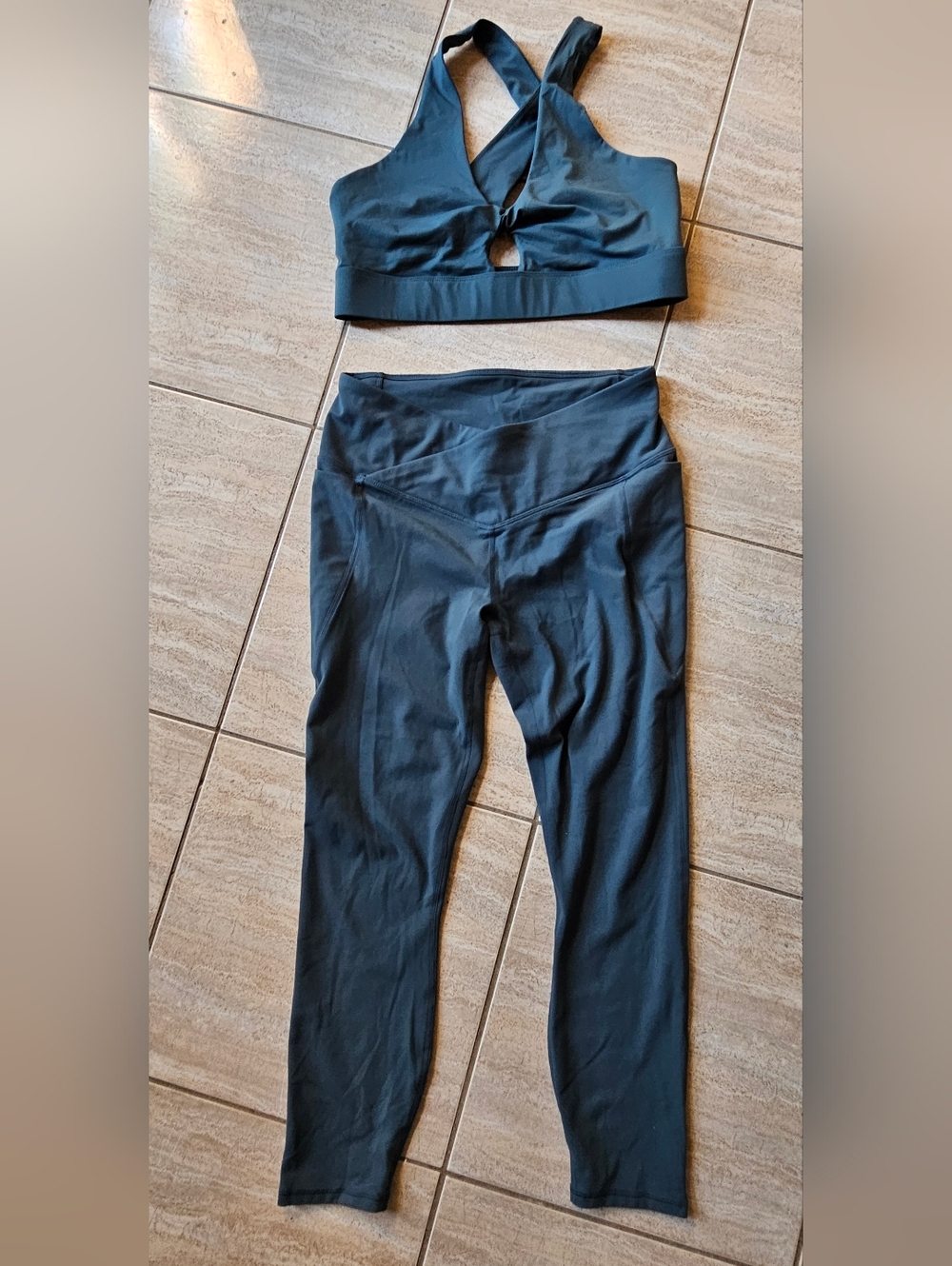 Fabletics PureLuxe Oasis Set • Twist Bra + HW Crossover Leggings - Picture 7 of 10